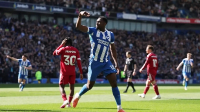 «Προσοχή Γουέλμπεκ!»: Ο Άγγλος στράικερ σκόραρε δις και η Λίβερπουλ «γκέλαρε» ξανά!