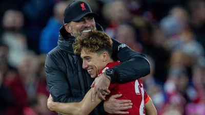 Και τι θέλαμε όταν ήμασταν παιδιά; Έναν προπονητή σαν τον Κλοπ, σε ένα γεμάτο «Άνφιλντ»! (video)