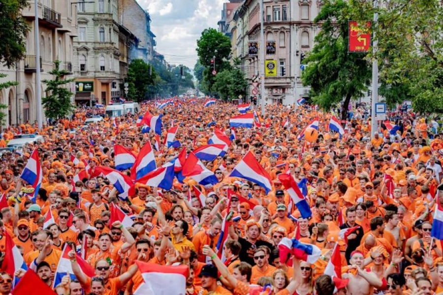 Η UEFA αρνείται ότι απαγόρευσε τις σημαίες ουράνιου τόξου στη Βουδαπέστη για το Ολλανδία – Τσεχία!