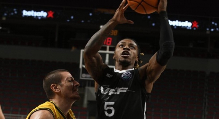 Την τιμώρησε και το... μπάσκετ. Μαύρο χάλι η ΑΕΚ, έχασε 92-76 από τη VEF Ρίγα (video)