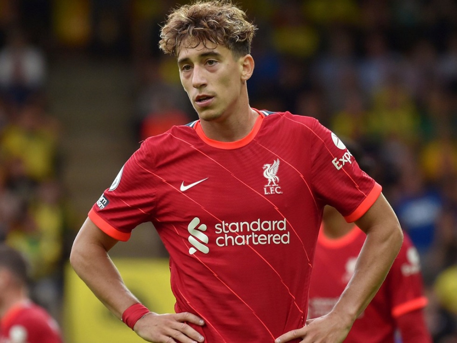 Λίβερπουλ: O Τσιμίκας ποζάρει με την «ασπίδα» του Community Shield!