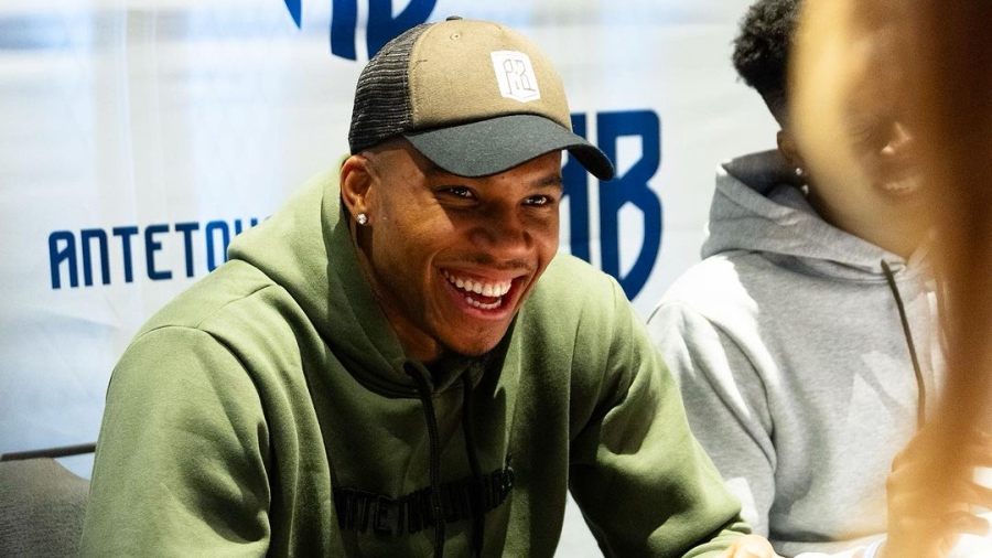 «Χαμός» για τους Αντετοκούνμπο στο νέο κατάστημά τους δίπλα από το γήπεδο των Μπακς! (video)