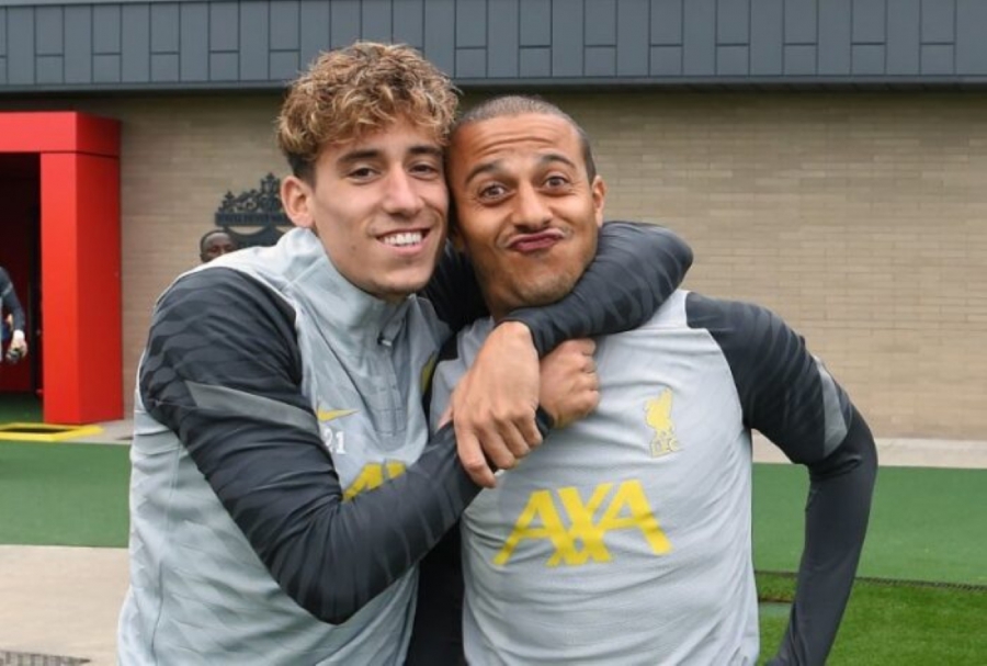 Ο Τσιμίκας πιστεύει ότι το «UNO»  βοηθάει στο καλό κλίμα της Λίβερπουλ