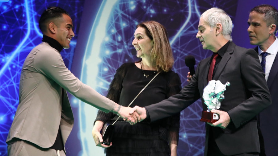 Συγκίνησε και πάλι ο Αραούχο – Έδωσε το βραβείο fair play στους γονείς του Άλκη!