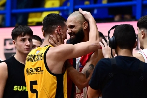 Ο Ολυμπιακός κέρδισε την ΑΕΚ και προκρίθηκε στον τελικό του Stoiximan Super Cup!