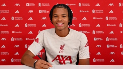 Ο μικρός το κέρδισε με το σπαθί του: Πρώτο επαγγελματικό συμβόλαιο στη Λίβερπουλ για τον Ενγκουμόχα!