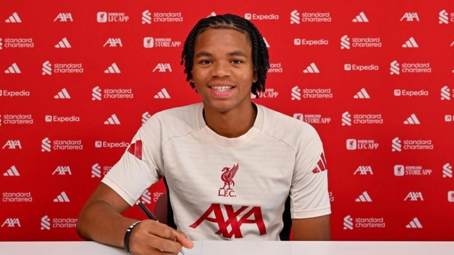 Ο μικρός το κέρδισε με το σπαθί του: Πρώτο επαγγελματικό συμβόλαιο στη Λίβερπουλ για τον Ενγκουμόχα!