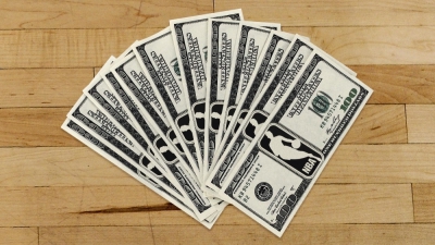 Από τον Μπράουν και τον Giannis στον Σαμπόνις: Τα «μυθικά» συμβόλαια του NBA και η απουσία του… βασιλιά!