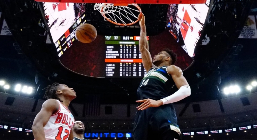 NBA: Με Γιάννη και σούπερ καρφώματα το TOP 10 (video)