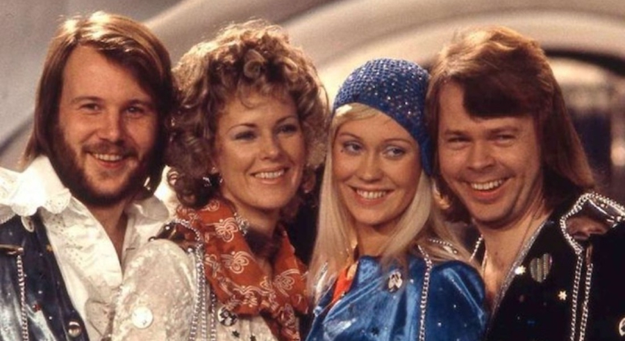 Eurovision 1974 στο Μπράιτον: Το… βατερλώ που εξελίχθηκε σε θρίαμβο για τους ABBA και η πρώτη ελληνική παρουσία με Μαρινέλλα!