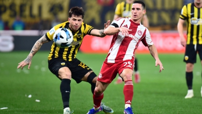 Η ΑΕΚ έκανε καταγγελία και ζητάει τιμωρία του Ποντένσε για ρίψη ομπρέλας στην κερκίδα!