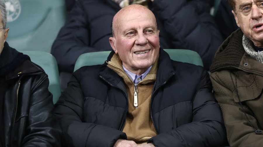 Μίμης Δομάζος: Παραμένει διασωληνωμένος σε κρίσιμη κατάσταση