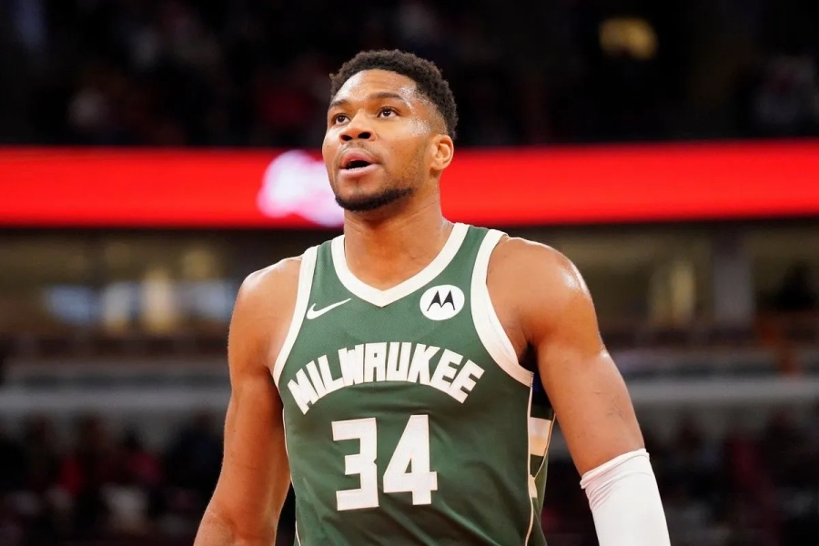 Γιάννης Αντετοκούνμπο: «Θέλω να φτάσω τα 20 χρόνια στο NBA, θα έπαιζα στην Ευρώπη!»