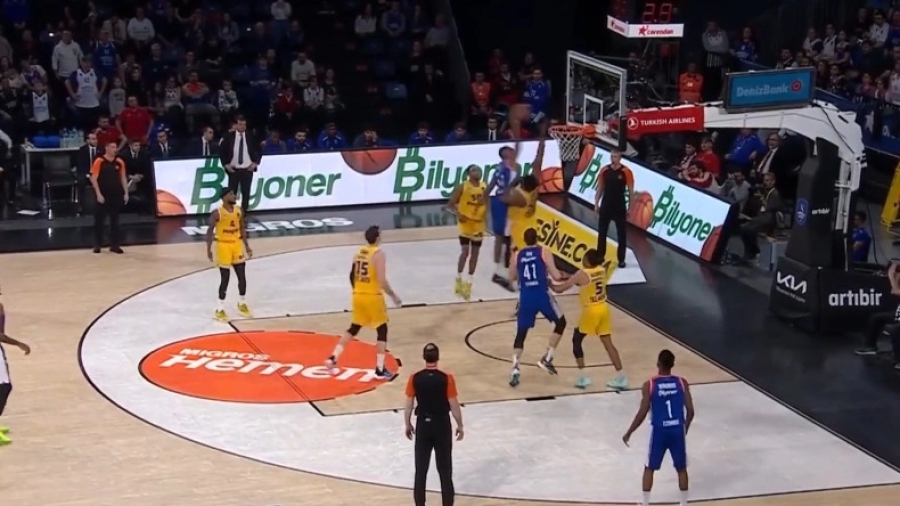 Euroleague: Το απίστευτο poster του Μ'Παγιέ στον Νέμπο «φιγουράρει» στην κορυφή του Top-10! (video)