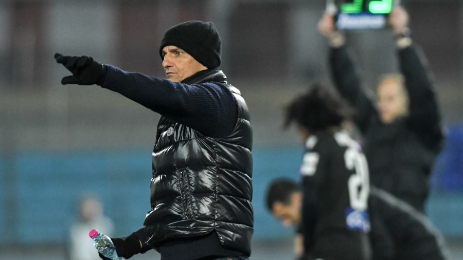 Ένταση στη συνέντευξη Τύπου του Λουτσέσκου: «Μας γαμ@@ κανονικά»