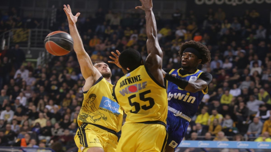 Άρης - Περιστέρι: Κίνδυνος διακοπής, ζητούν εκκένωση του κλειστού οι διαιτητές