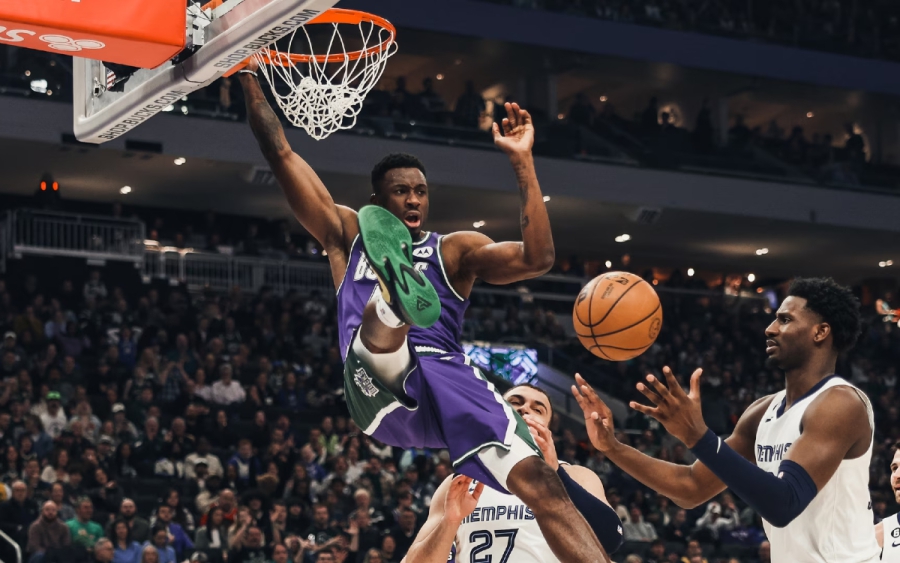 Μπακς: Λείπει ο Γιάννης, χορεύει ο Θανάσης