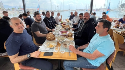 Ολυμπιακός: Ο κορυφαίος προπονητής της Ευρωλίγκας, Γιώργος Μπαρτζώκας, παρέθεσε γεύμα στην ομάδα!