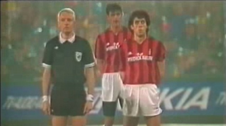 Οι οπαδοί της Μίλαν τραγουδούν το «You 'll never walk alone» και το Σαν Σίρο δακρύζει, λίγες μέρες μετά την τραγωδία του Χίλσμπορο! (video)