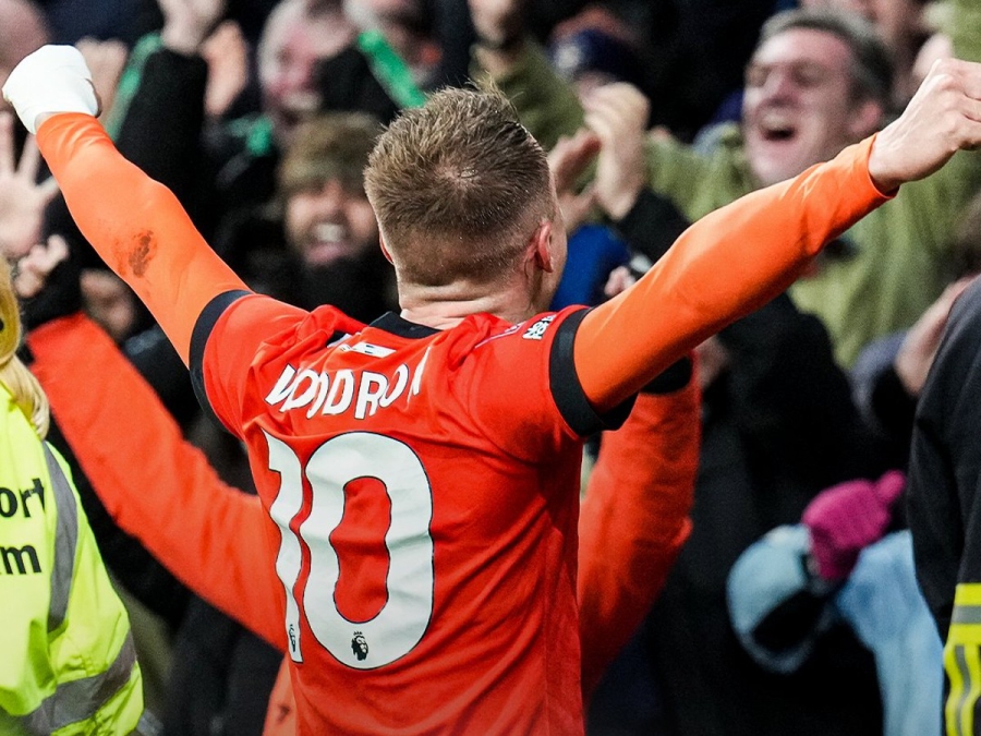 Τρελό buzzer – beater η Λούτον, χατ-τρικ ο Ζοάο Πέδρο στην πρόκριση της Μπράιτον! (video)