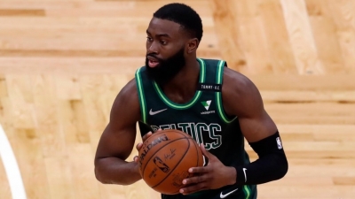 Jaylen Brown: Nέο… θύμα της χειρότερης χρονιάς τραυματισμών στο NBA o superstar των Celtics