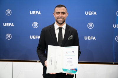 Νέα σελίδα για Μανιάτη - Αποφοίτησε από πρόγραμμα της UEFA!