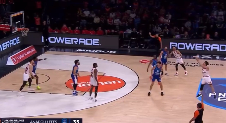 Τι Κάρι, τι… Λάρι: Ασύλληπτο τρίποντο του Λαρεντζάκη «from the logo»! (video)