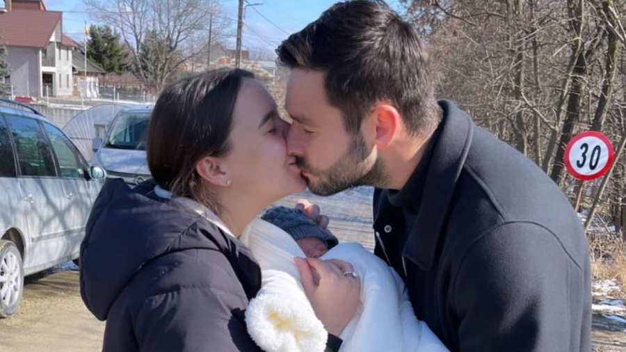 Η συγκλονιστική στιγμή που o Σάκχοφ σφίγγει στην αγκαλιά του τη νεογέννητη κορούλα του και τη σύζυγο του!