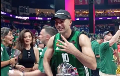 Το BN Sports στο Βερολίνο: «Εκστασιασμένος» Σλούκας, «τι έγινε ρε» και τέσσερα δάχτυλα! (video)