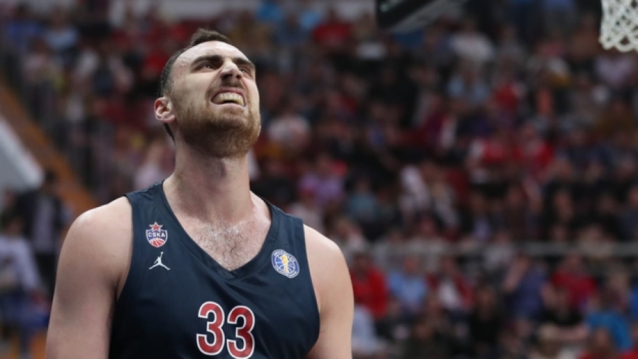 Νίκολα Μιλουτίνοφ: Τραυματίστηκε και αποχώρησε υποβασταζόμενος!