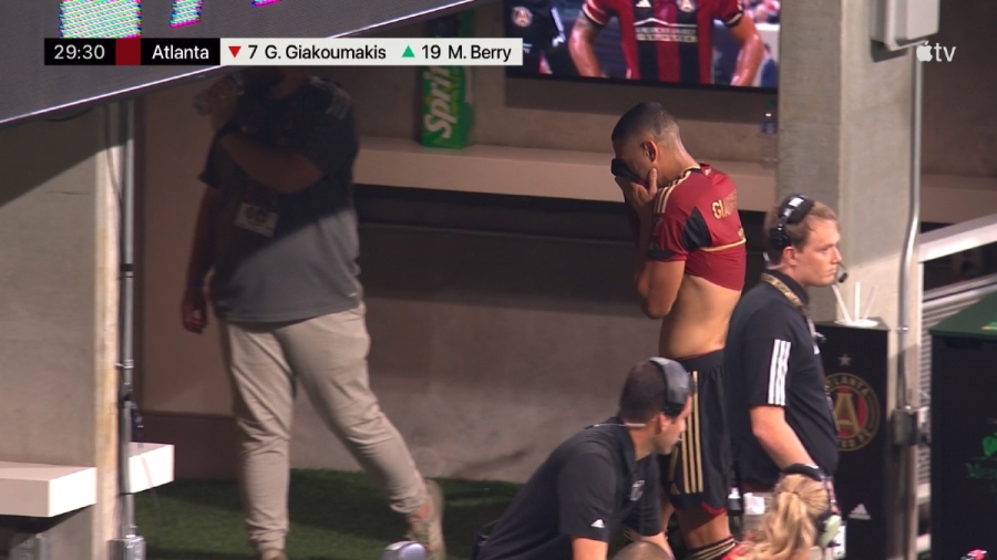 Ανησυχία στην Ατλάντα – Αποχώρησε τραυματίας ο Γιακουμάκης!