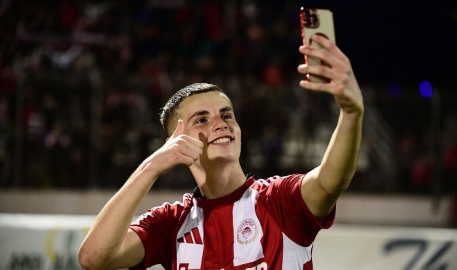 «Χρήστο, είμαστε πολύ υπερήφανοι για σένα!»: Ο Ολυμπιακός συγχαίρει τον Μουζακίτη για το βραβείο Golden Boy Web!