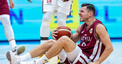 Σοκ για τη Λετονία: Χάνει το υπόλοιπο του Παγκοσμίου Κυπέλλου ο Ντάιρις Μπέρτανς