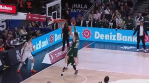 Το πιο τρελό blooper στην EuroLeague: Ο Χουάντσο έβαλε… αυτοκαλάθι! (video)