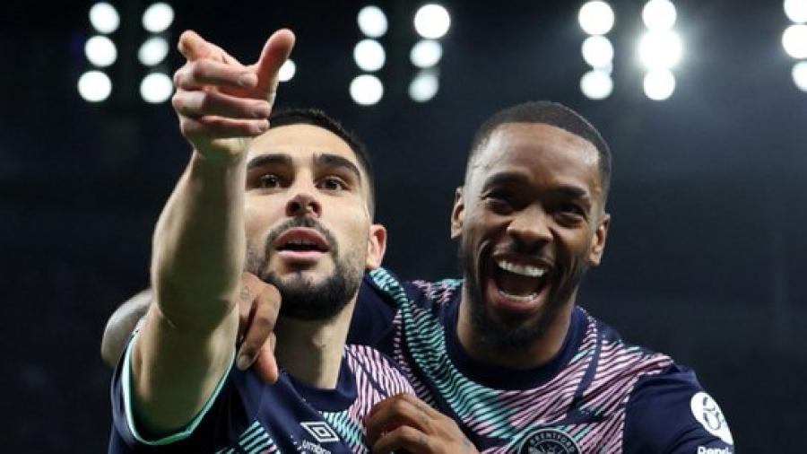 «Χαμός» με Μάντισον, Μοπέ και... βελάκια, στο τρίτο ημίχρονο του Τότεναμ - Μπρέντφορντ! (video)