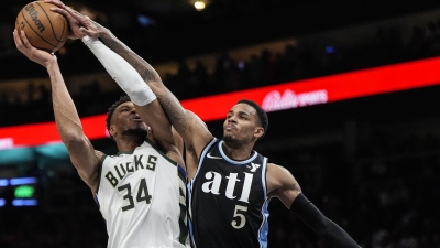 Ισοπεδωτικός Γιάννης Αντετοκούνμπο με 6 καρφώματα κόντρα στους Χοκς! (video)