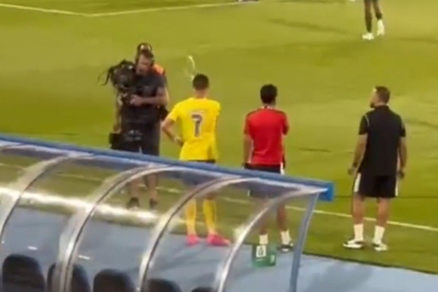 «Ντουζ» έκανε σε κάμεραμαν ο Κριστιάνο Ρονάλντο μετά την ισοπαλία της Αλ Νασρ (video)