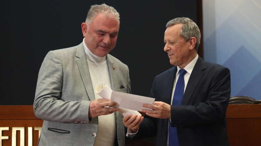 Βράβευση για τον Χρήστο Σωτηρακόπουλο από τον ΠΣΑΤ, για τη συνέντευξη στον Πρόεδρο της UEFA, Αλεξάντερ Τσέφεριν (video)