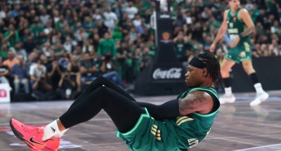 Παναθηναϊκός AKTOR: Αποχώρηση και νοσοκομείο για Χολμς - Στο γόνατο το χτύπημα!