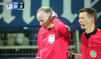 Μπόχουμ - Γκλάντμπαχ: Διακοπή λόγω ρίψης ποτηριού στον βοηθό διαιτητή!