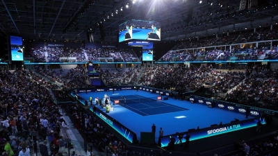 Nitto ATP Finals: «Κάμπτει» την αντίσταση του Τσιτσιπά ο Σίνερ στον τριπλασιασμό της Novibet