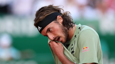 Διακοπή και στον αγώνα του Τσιτσιπά!