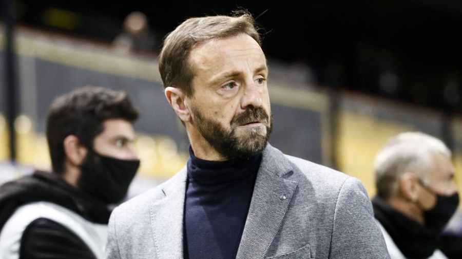 Άκης Μάντζιος: Ντεμπούτο με βασικό… έναν Έλληνα, για πρώτη φορά στην καριέρα του!