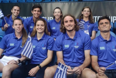 Τσιτσιπάς, Σάκκαρη και τα υπόλοιπα μέλη της ελληνικής αποστολής τραγουδούν «Ελλάς ολέ ολέ»! (video)