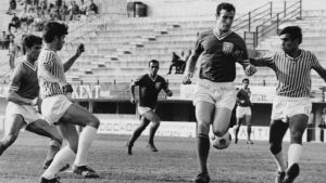 Όταν ο Σαράφης «έγραφε» ιστορία, ως ο νεότερος αρχηγός της Εθνικής Ελλάδος! (video)