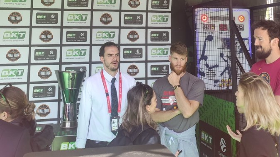 «Αποθέωση» για Ουόκαπ στη fanzone του Final-4 (video)