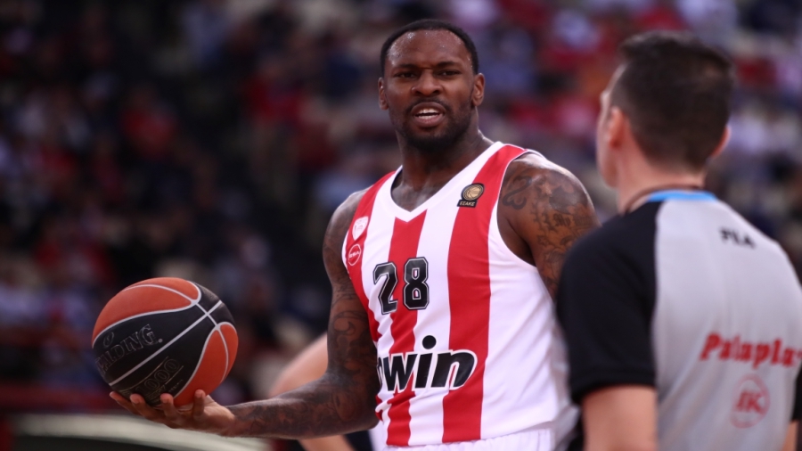 Ολυμπιακός – Περιστέρι : Εμφατικό κόψιμο του Μπλακ στον Μωραΐτη! (video)