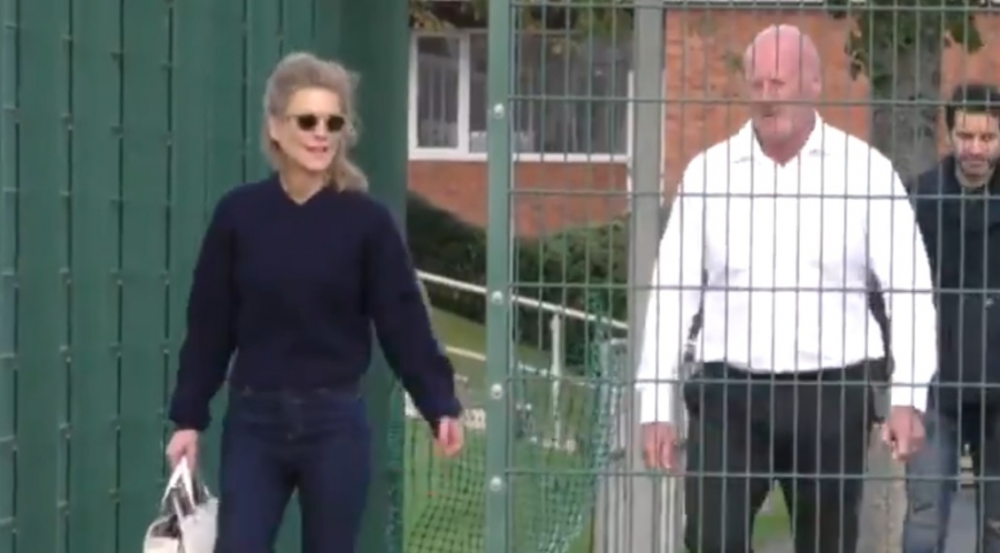 Νιούκαστλ: Η πρώτη συνάντηση της Στέιβλι με τα μέλη της (video)