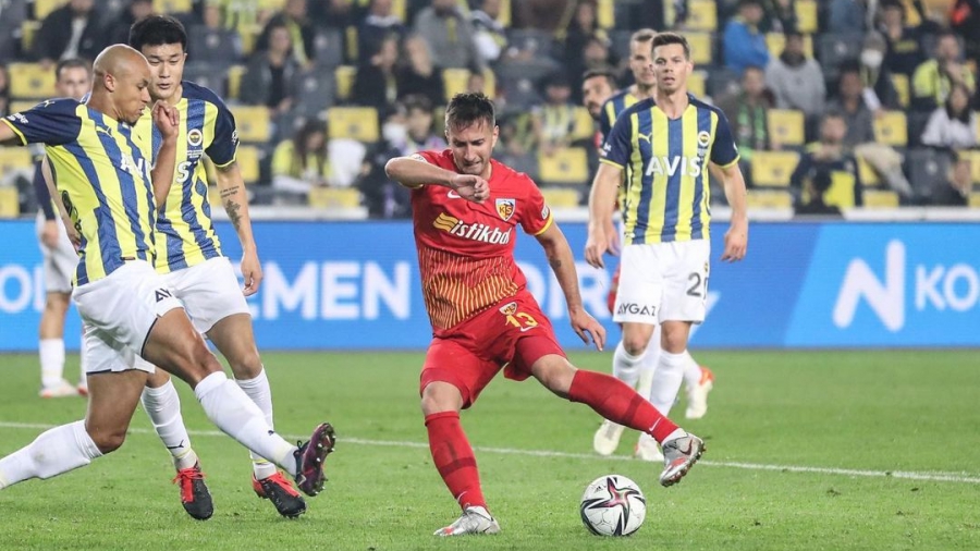 Φενέρμπαχτσε - Καϊσέρισπορ 2-2: Γλίτωσε την ήττα στο 90+9’ με πέναλτι του Οζίλ! (video)