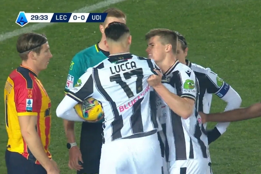 Το απαίτησε, το εκτέλεσε, πανηγύρισε και… βγήκε: Σπάνια αψιμαχία για πέναλτι στο Λέτσε – Ουντινέζε!